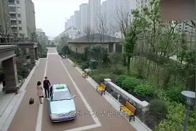 夫妻俩各自回家过年，妻子前脚刚走老公就让前妻搬进夫妻俩的房里视频封面