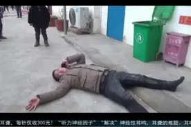 男子酒后耍威风，和母亲一起做荒唐事，咬民警后满嘴是血视频封面