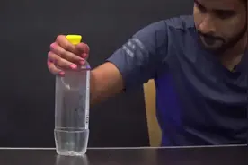 为什么手放进杯子中后，水却立马结成了冰，这是什么原理？