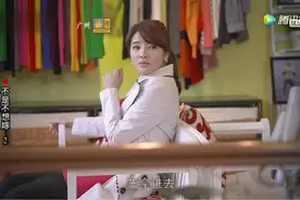 男子陪女朋友买衣服，居然看上了漂亮老板娘视频封面