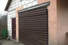 向上折叠的车库门，看看这种设计怎么样？