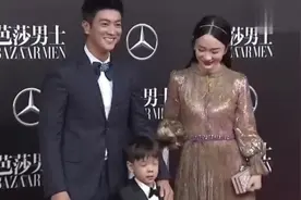 4岁嗯哼比爸爸会拍照两张对比照曝光网友服了视频封面