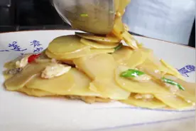 重庆厨师教你花甲土豆的创意做法，非常适合烧烤和大排档，收藏了