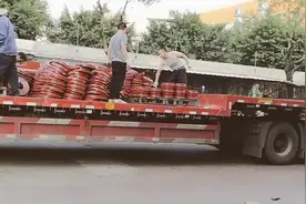 东莞打工：原来月薪上万元的工作还要干这种活儿视频封面