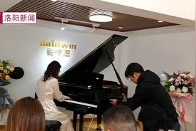 洛阳美女小姐姐演奏钢琴曲《彩云追月》视频封面