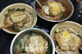 开心姐煮的青菜鸡蛋面，加上两个蛋，汤汁浓香，全家都喜欢。视频封面