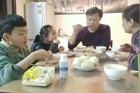 麦多爸爸17元买了四斤“马面鱼”，剥皮油炸后香气四溢，真过瘾视频封面