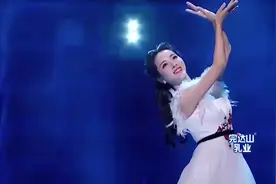 央视主持人李思思晒两儿子近照，网友却被她的自拍照吓到视频封面