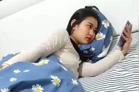 去年刚娶回的媳妇，啥也不干就知道玩手机，不知道还能不能退货了图片