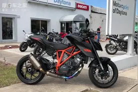 KTM超级公爵1290R细节实拍，声浪浑厚充满动力！视频封面