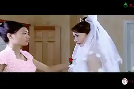 婚礼上新娘接到一个神秘电话，才发现新郎的大秘密，内心崩溃了视频封面