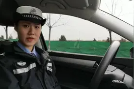 #一盔一带# 【安全带的正确系法】系安全带不是一拉了之的事，20秒告诉您安全带的正确系法。图片