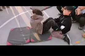四年级孩子仰卧起坐的动作改进后也挺好图片
