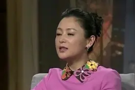 50岁陈红和儿子合照，60岁倪萍和儿子合照，谁更温馨一目了然！视频封面