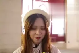 街头采访：老公很强壮有什么好处？妹子说的什么