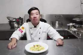 厨师长教：韭黄炒鸡蛋，鸡蛋松散入味，韭黄鲜嫩不出水，收藏了！视频封面