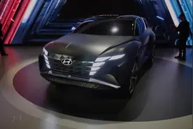 车标会亮的现代越野车，现代汽车PHEV概念车Vision T视频封面