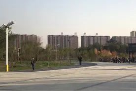 呼和浩特金川开发区金海路高架桥工大门口上下口视频封面