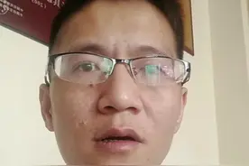 别人占用车位找不到车主。看看用什么办法把车给移走视频封面