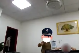 网购YONEX羽毛球衣遇假货 成本三十卖百元图片