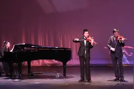 小提琴演奏凄美的化蝶《梁祝》，这父子水平也只能图个开心了！视频封面