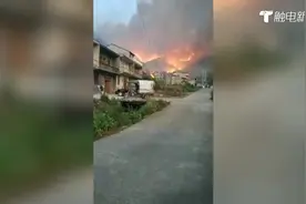 江西发生森林火灾，大火持续燃烧8小时，当地数百人紧急扑救