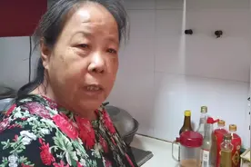 老妈妈教你做巴西菇炖小鸡，香烂入味，锅盖掀开，邻居到来敲门了视频封面