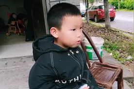独家专访：舅舅辅导作业后感！小外甥一番话，逗的大家哈哈大笑！视频封面