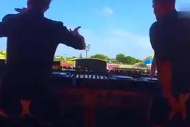 那些超“欠揍”的DJ现场，在观众最HIGH的时候竟然做这些事