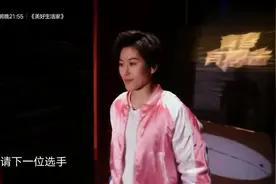 小个子女生欲挑战大块头拳王，自报名号后，赵文卓都不淡定了视频封面