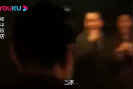 性感美女自称是老板娘，还要店员群殴小伙，不料小伙是老板视频封面