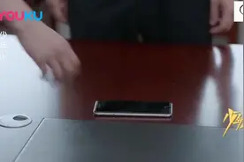 富二代被老师叫家长，居然把五岁的舅舅背来了，老师当场愣住！_视频封面