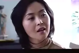 中年女行长看上年轻帅小伙，把私下存款拿出来资助小伙结婚买房视频封面