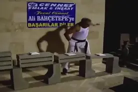 徒手劈砖世界第一人，创造吉尼斯纪录，真是神了