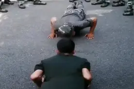 退伍特警，跟军训教官比俯卧撑，强强对决胜负难分！视频封面