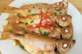 红眼鱼的家常做法，步骤简单详细，鱼肉鲜嫩还超下饭