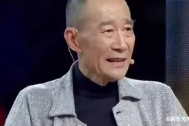 63岁李雪健老婆曝光，原来李雪健每天面对的是这样的女人！视频封面