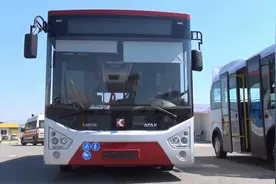 美国制造的大巴车，车上竟然有厕所，怪不得科技先进