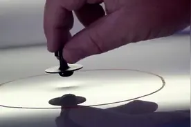 车漆表面被雹子砸出坑之后不必去4S店 自己动手轻松搞定视频封面