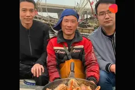 渔民大哥的粉丝？专门来看他，就想吃吃渔民大哥的海鲜！大哥贴心