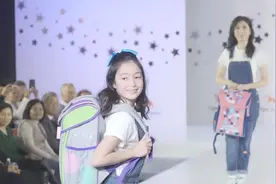 Poppy夏天不开心，全因妈妈黄嘉千惹祸？ 还说是让她成长！视频封面