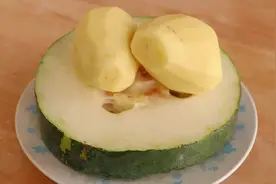 2个土豆加冬瓜简单一做，营养好吃又美味，越吃越想吃，太鲜了