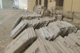 工程干完了，建筑材料还剩这么多，这些材料到底谁买单？