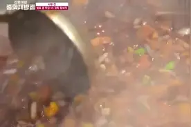 中国大厨简单地摆盘，韩国人没见过，惊讶的哇哇大叫视频封面