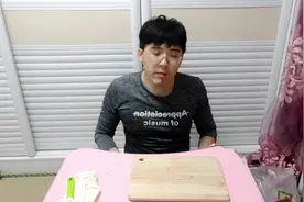 小伙吃10个柠檬成为全网吃柠檬第一人视频封面