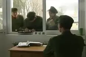 农村父亲到军校看望儿子，儿子嫌丢人不认！怎料父亲被老战友认出图片