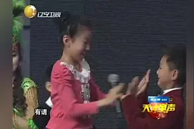 天才童声：十一岁东北女孩太懂事，献唱《妈妈的吻》，感动全场图片