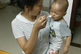 宝宝咳嗽鼻塞难受，宝妈煮了这个给儿子喝，效果很好！