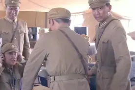 多架飞机入侵我国领空，营长一看敌机的动作，就知道要打哪架敌机视频封面