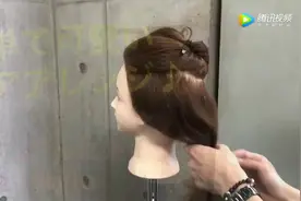 短发披肩发怎么扎才好看又凉快？教你1招，肯定适合你